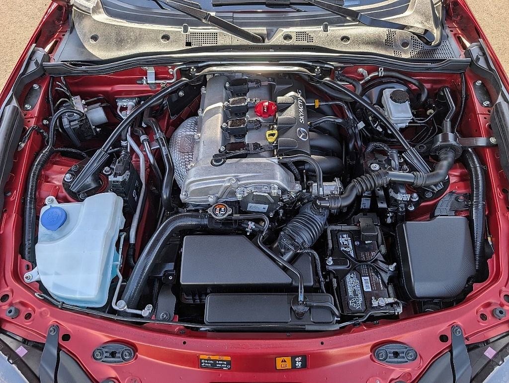 Used 2020 MAZDA MX-5 Miata Club w/ Appearance Package RWD image 20