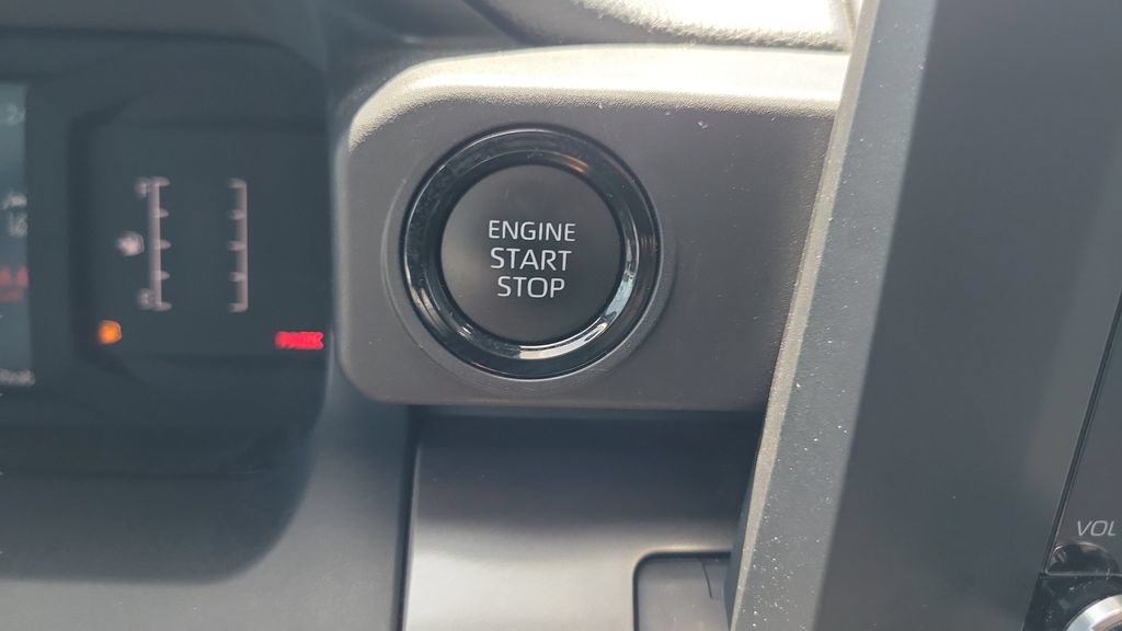 Certified 2025 Toyota Tacoma SR5 AWD/4WD image 23