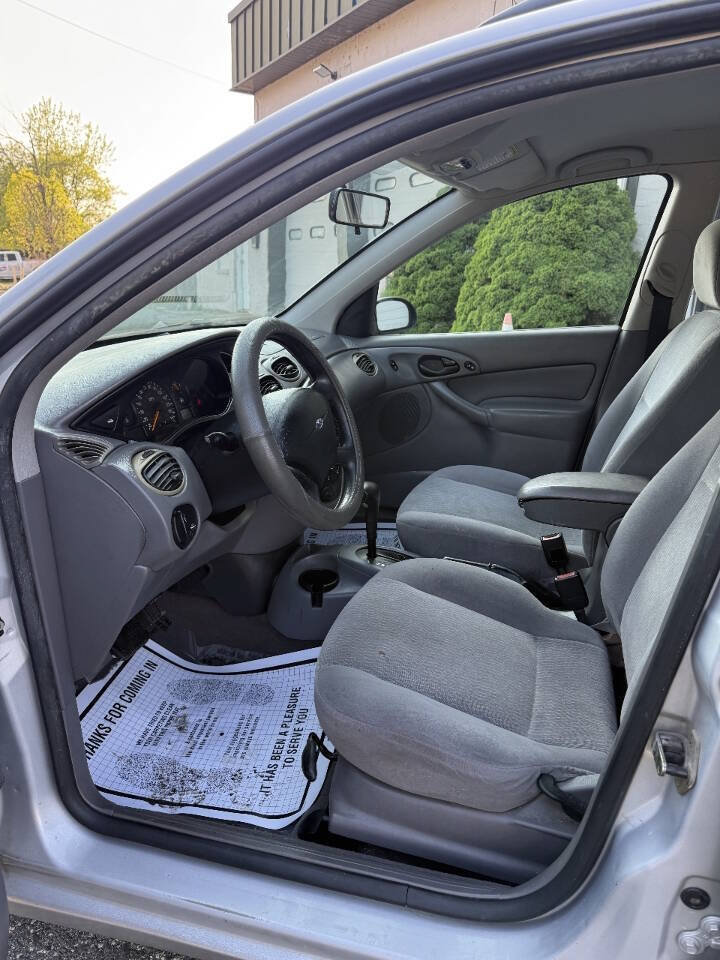 Used 2001 Ford Focus SE FWD image 11