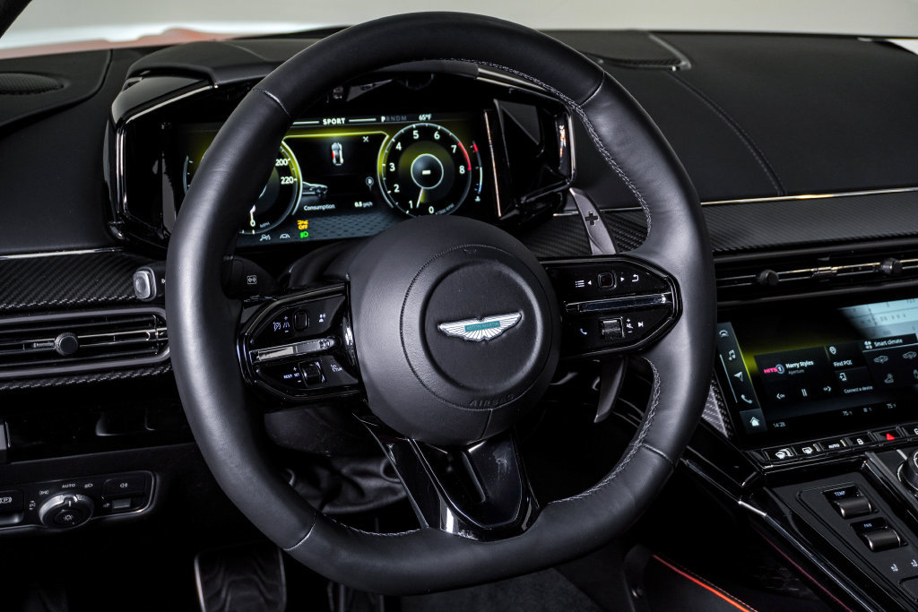 Used 2025 Aston Martin V8 Vantage Coupe RWD image 24