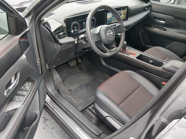 Certified 2025 Nissan Kicks SR FWD image 10