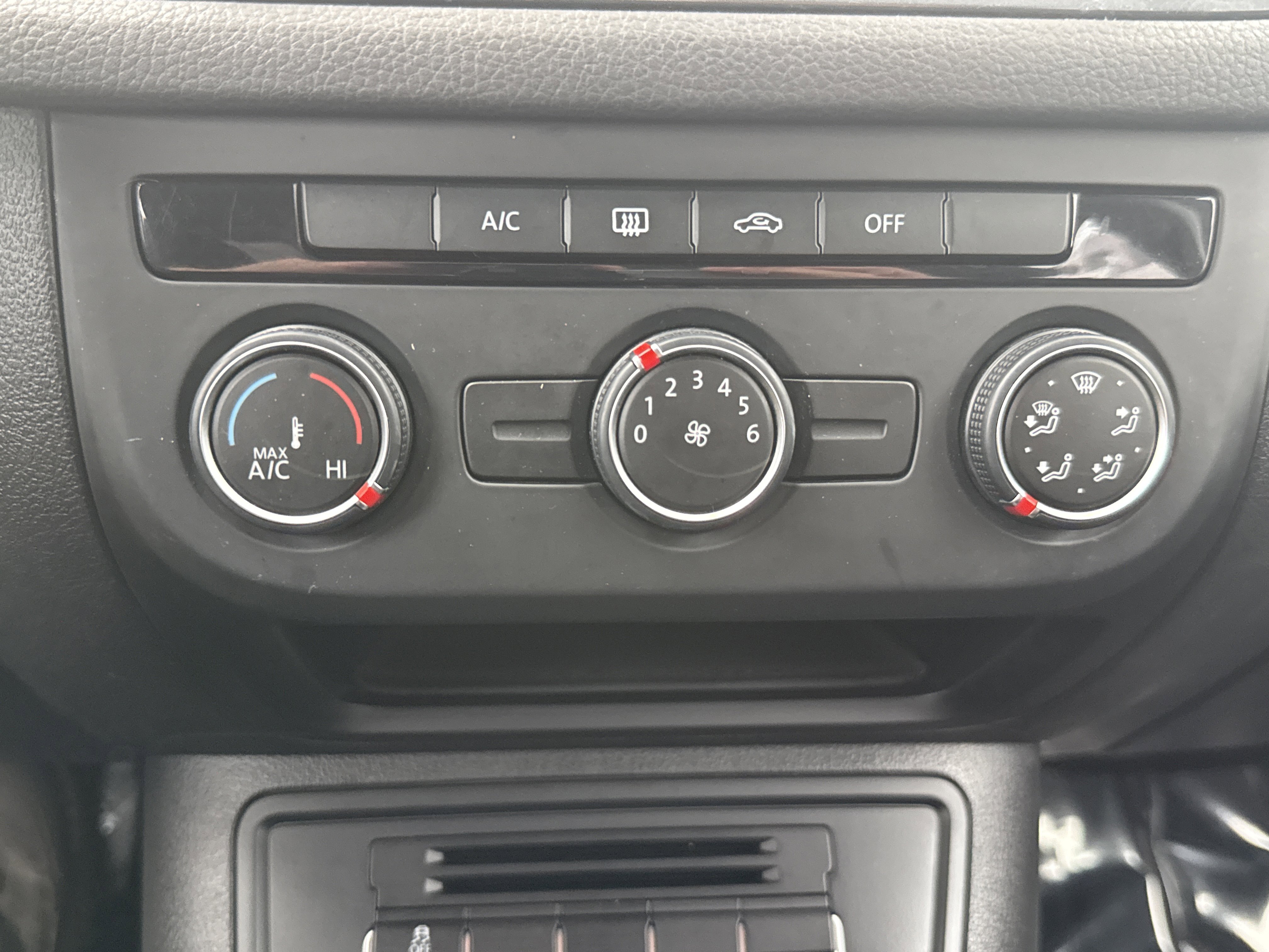 Used 2018 Volkswagen Tiguan Limited w/ Premium Package image 21