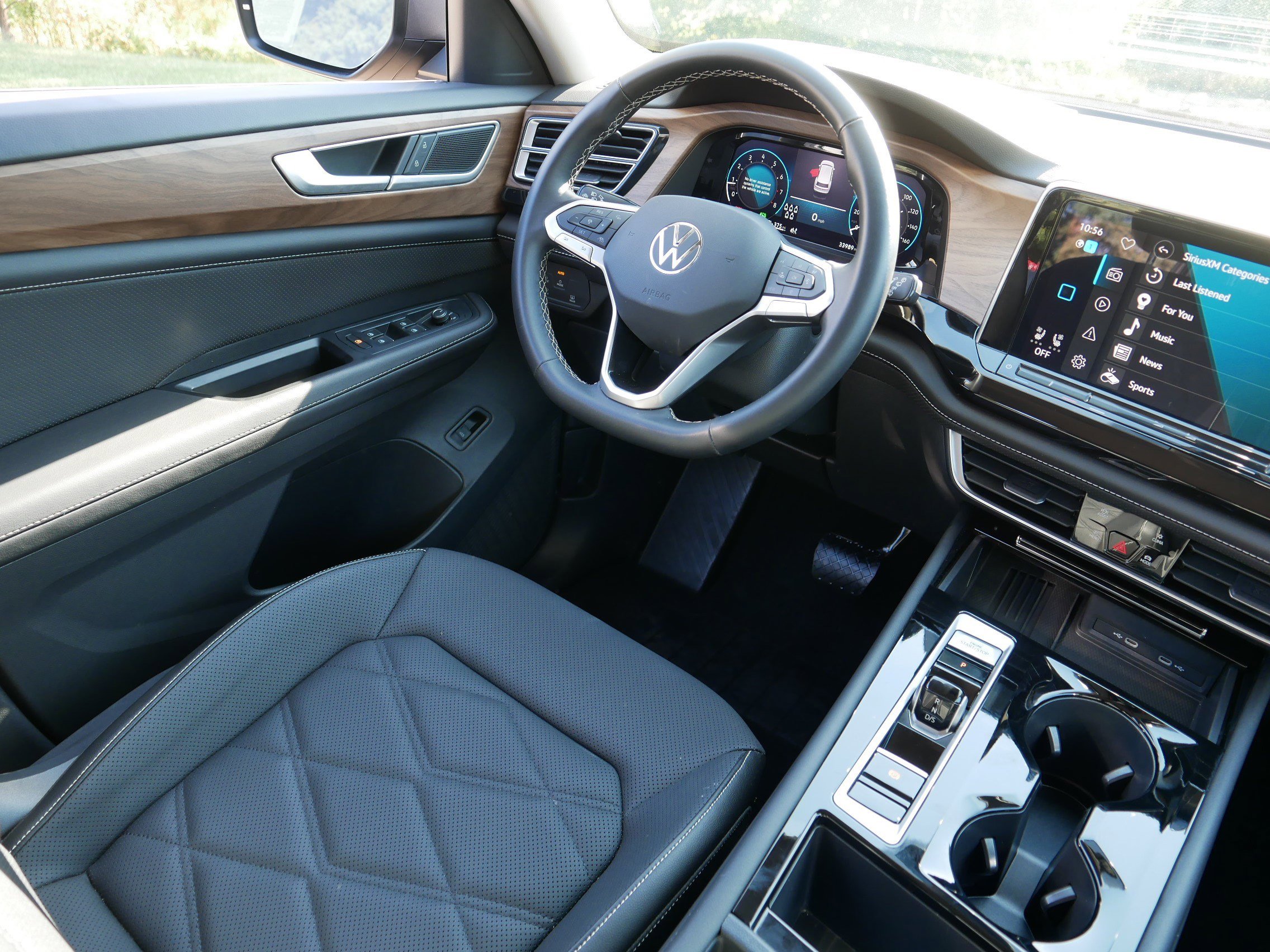 Used 2025 Volkswagen Atlas SE image 9