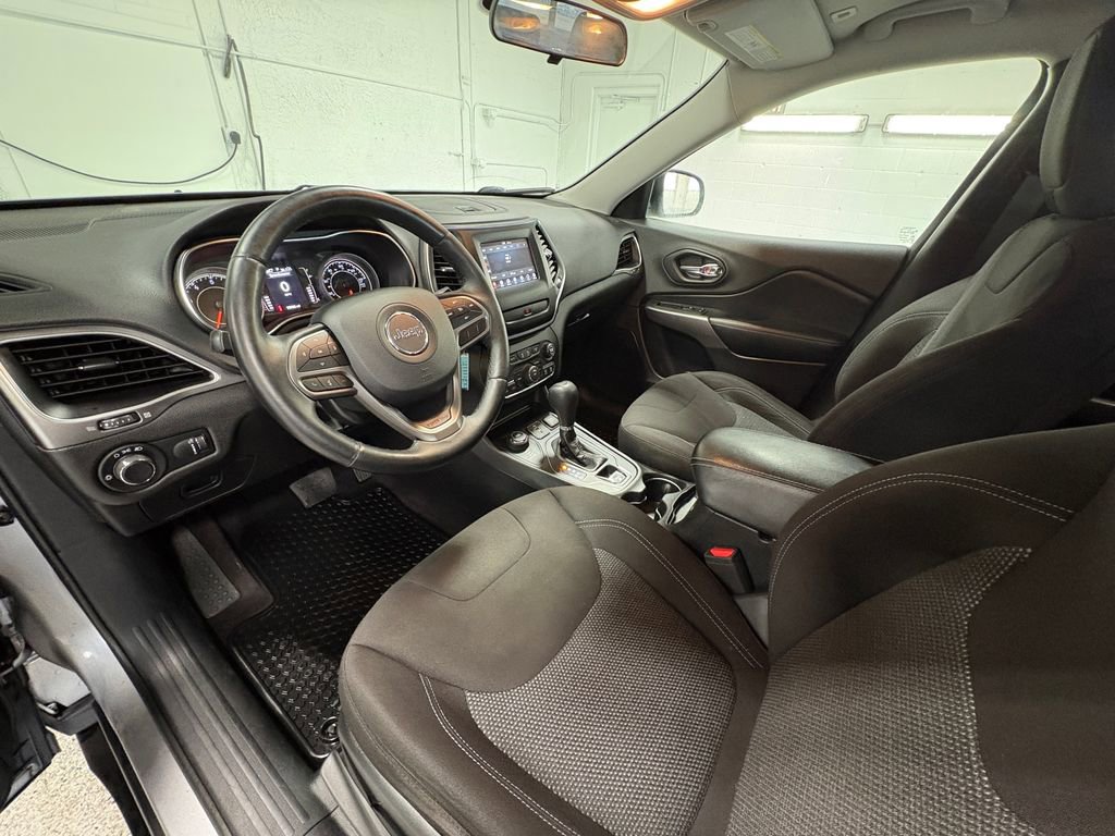 Used 2019 Jeep Cherokee Sport w/ Cold Weather Group image 16