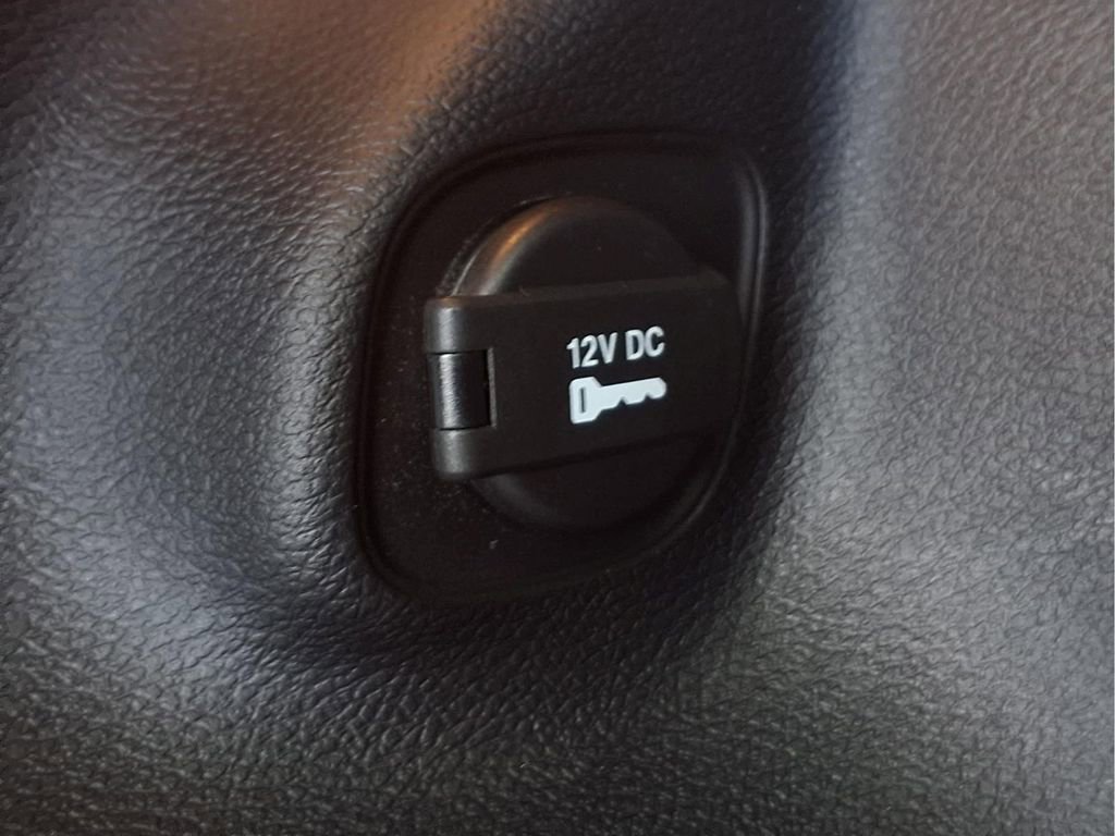 Used 2020 Jeep Cherokee Latitude Plus w/ Cold Weather Group AWD/4WD image 23