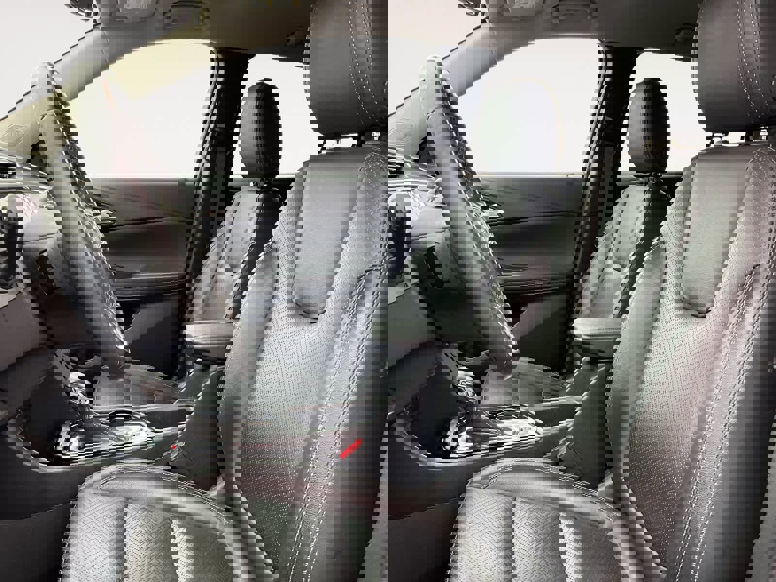 Used 2020 Buick Encore GX Essence image 10