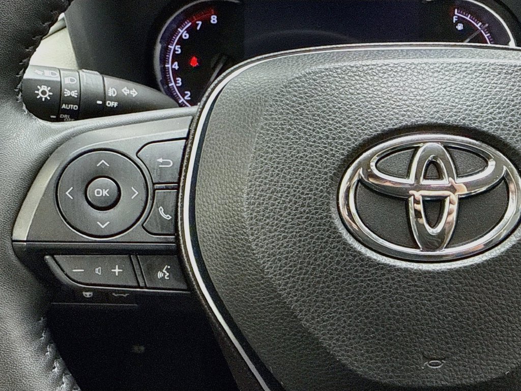 Used 2019 Toyota RAV4 Limited w/ Cold Weather Package FWD image 11