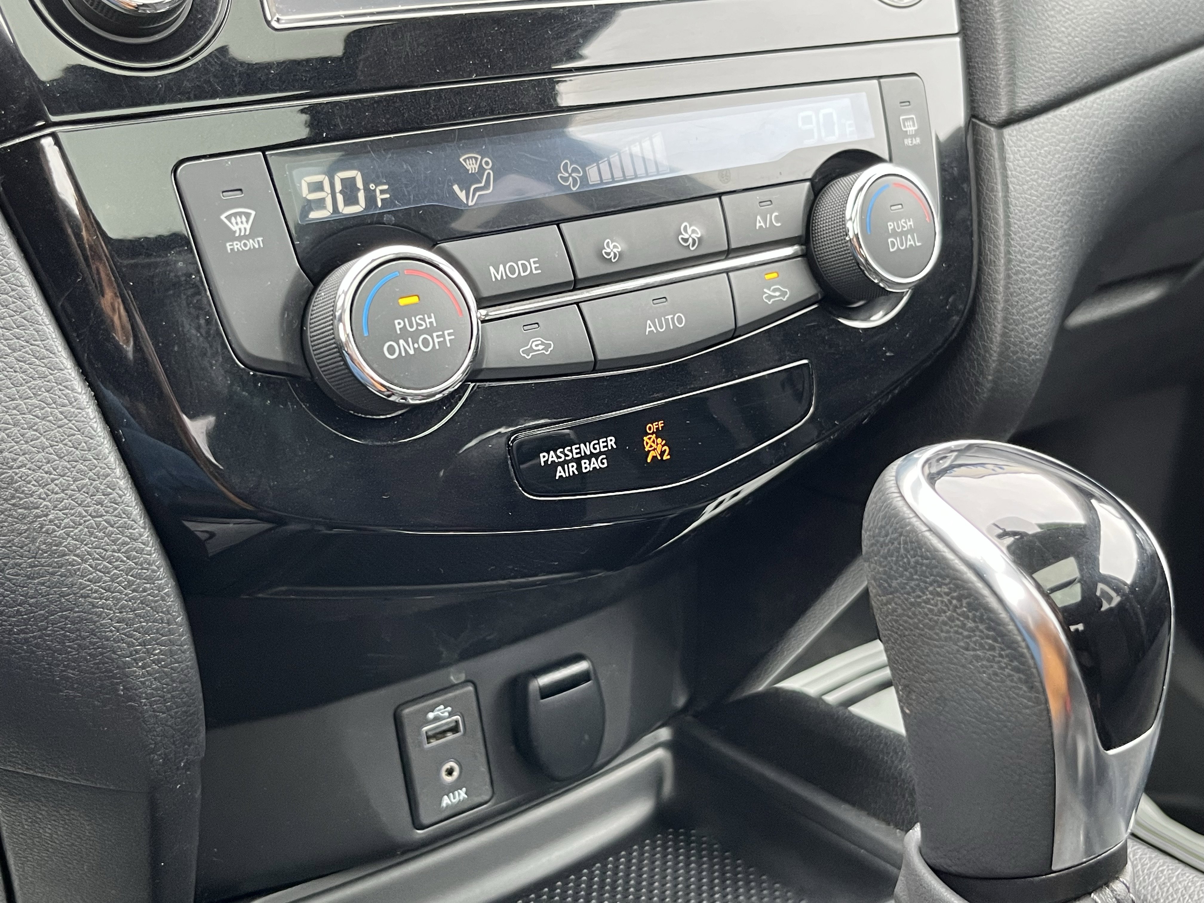 Used 2017 Nissan Rogue SV w/ Sun & Sound Touring Package image 27