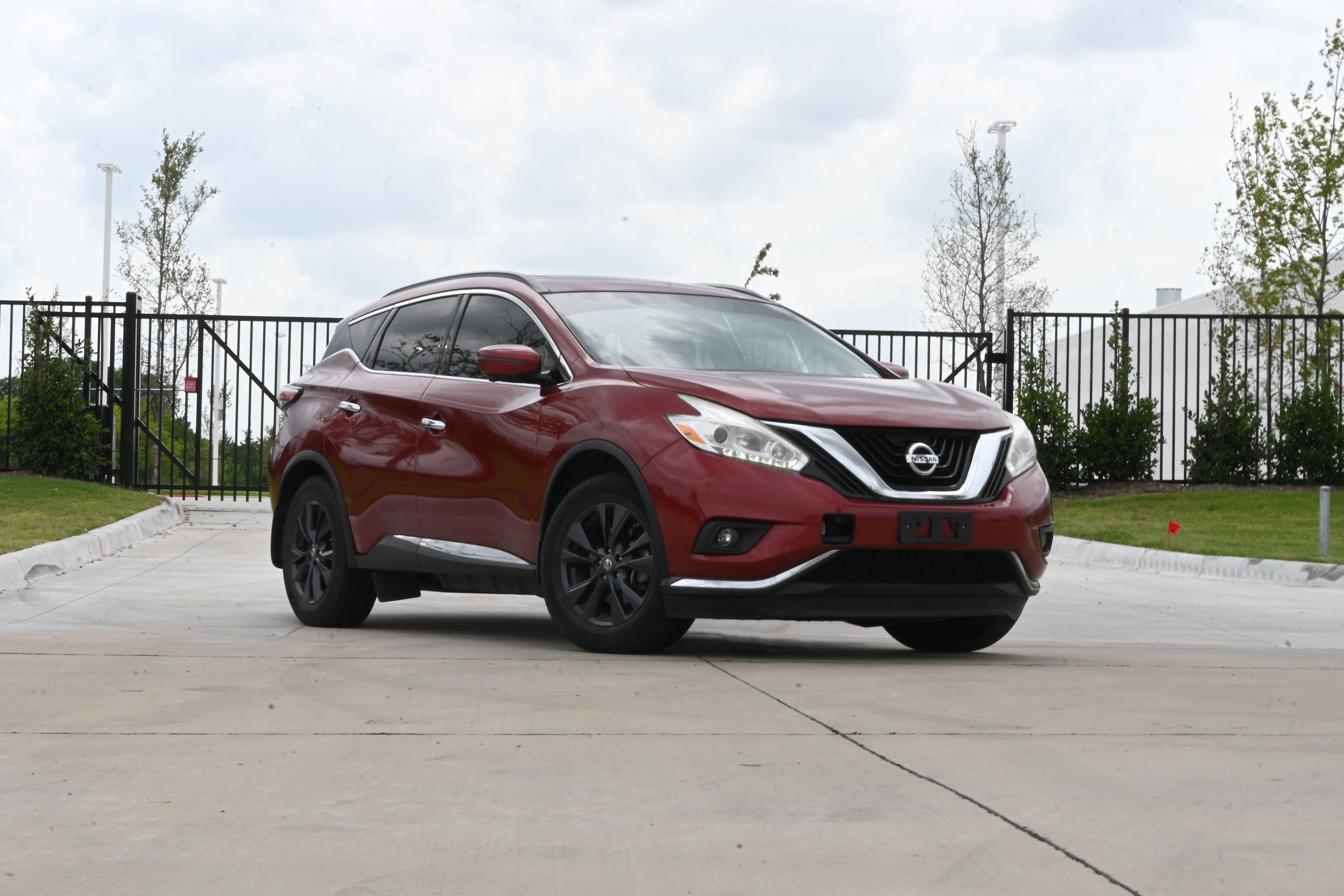 Used 2017 Nissan Murano SV w/ Premium Plus Package AWD/4WD image 2