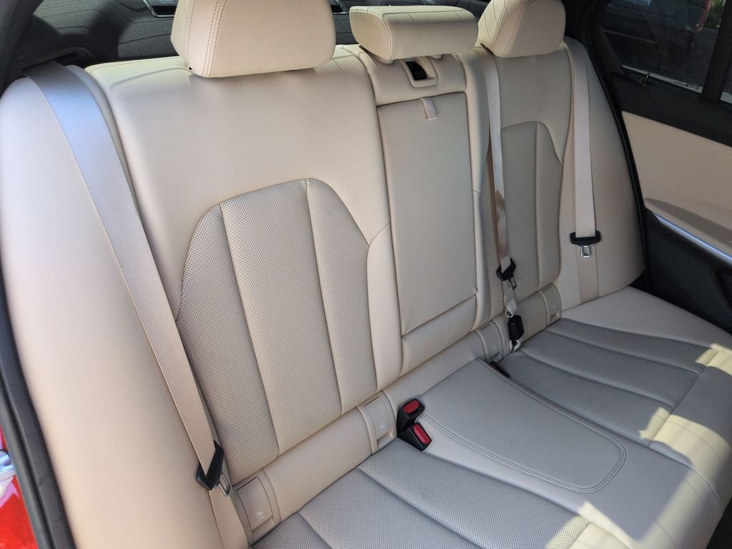 Used 2022 BMW 330i Sedan w/ M Sport Package RWD image 16