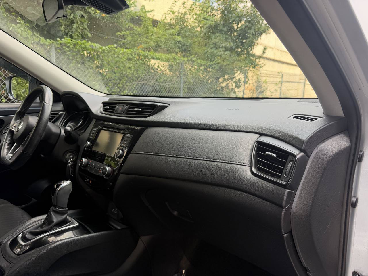 Used 2019 Nissan Rogue S w/ Special Edition Package FWD image 17