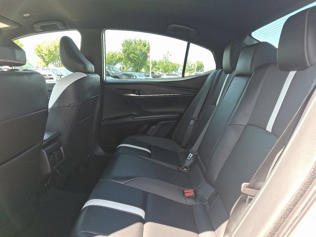 Used 2025 Toyota Camry SE FWD image 10