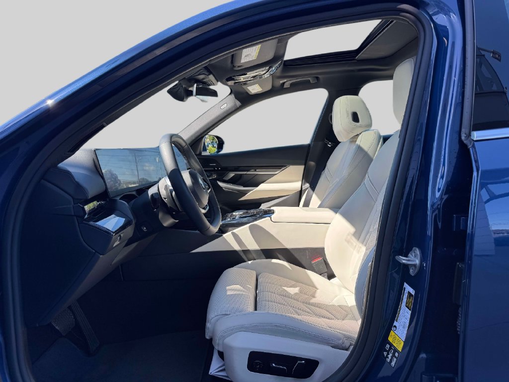 Certified 2024 BMW 530i xDrive w/ Premium Package AWD/4WD image 18