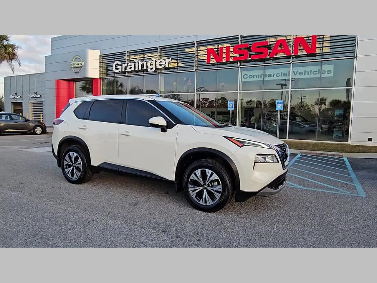 Used 2023 Nissan Rogue SV image 17