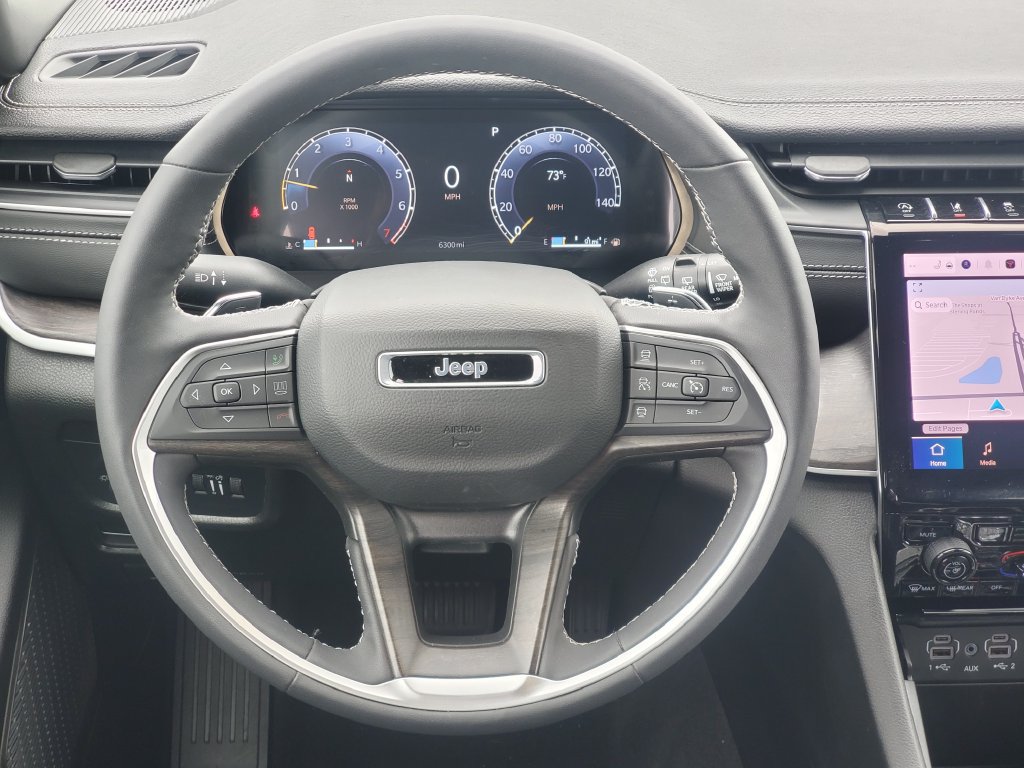 Used 2025 Jeep Grand Cherokee Limited AWD/4WD image 23