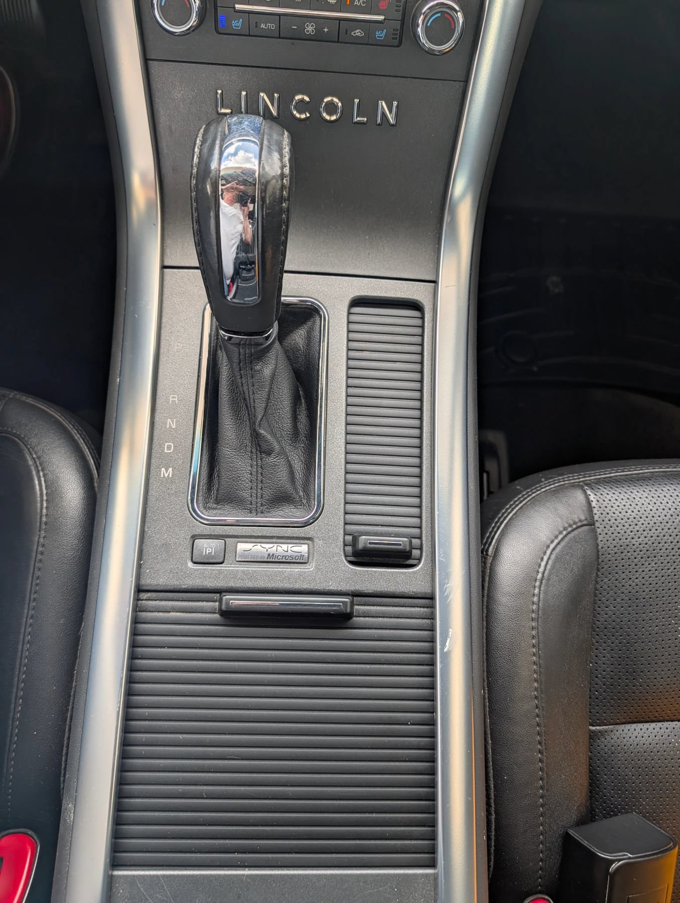 Used 2012 Lincoln MKS AWD image 11