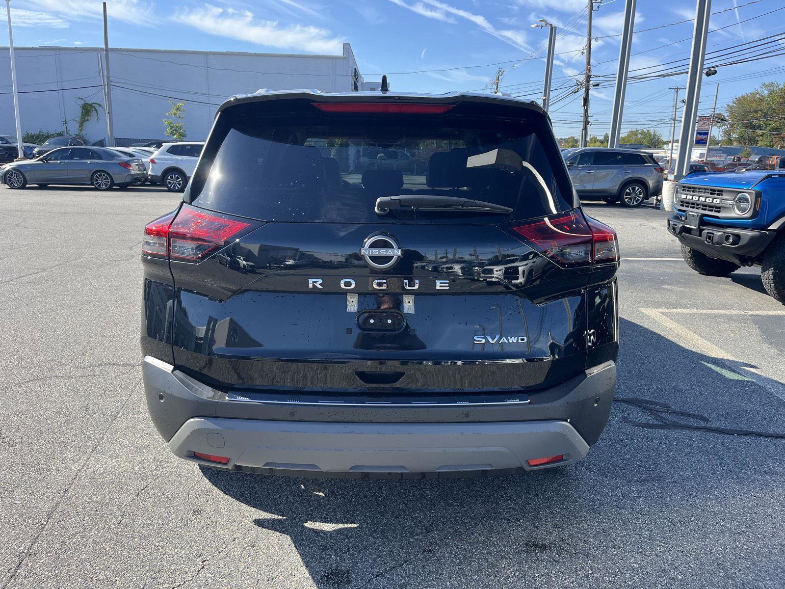 Used 2023 Nissan Rogue SV w/ SV Premium B Package image 4