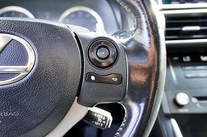 Used 2016 Lexus IS 200t RWD image 33