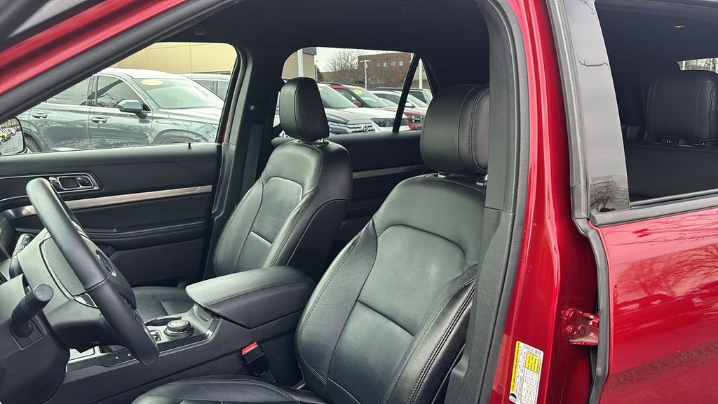 Used 2018 Ford Explorer XLT w/ Equipment Group 202A image 10