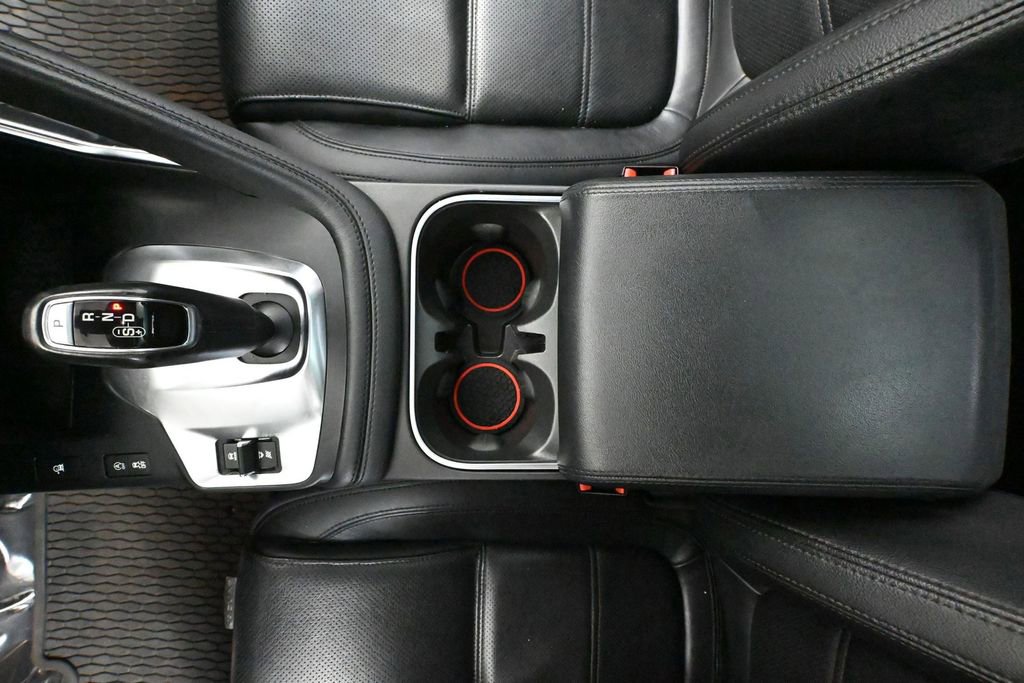 Used 2020 Jaguar E-PACE SE image 38