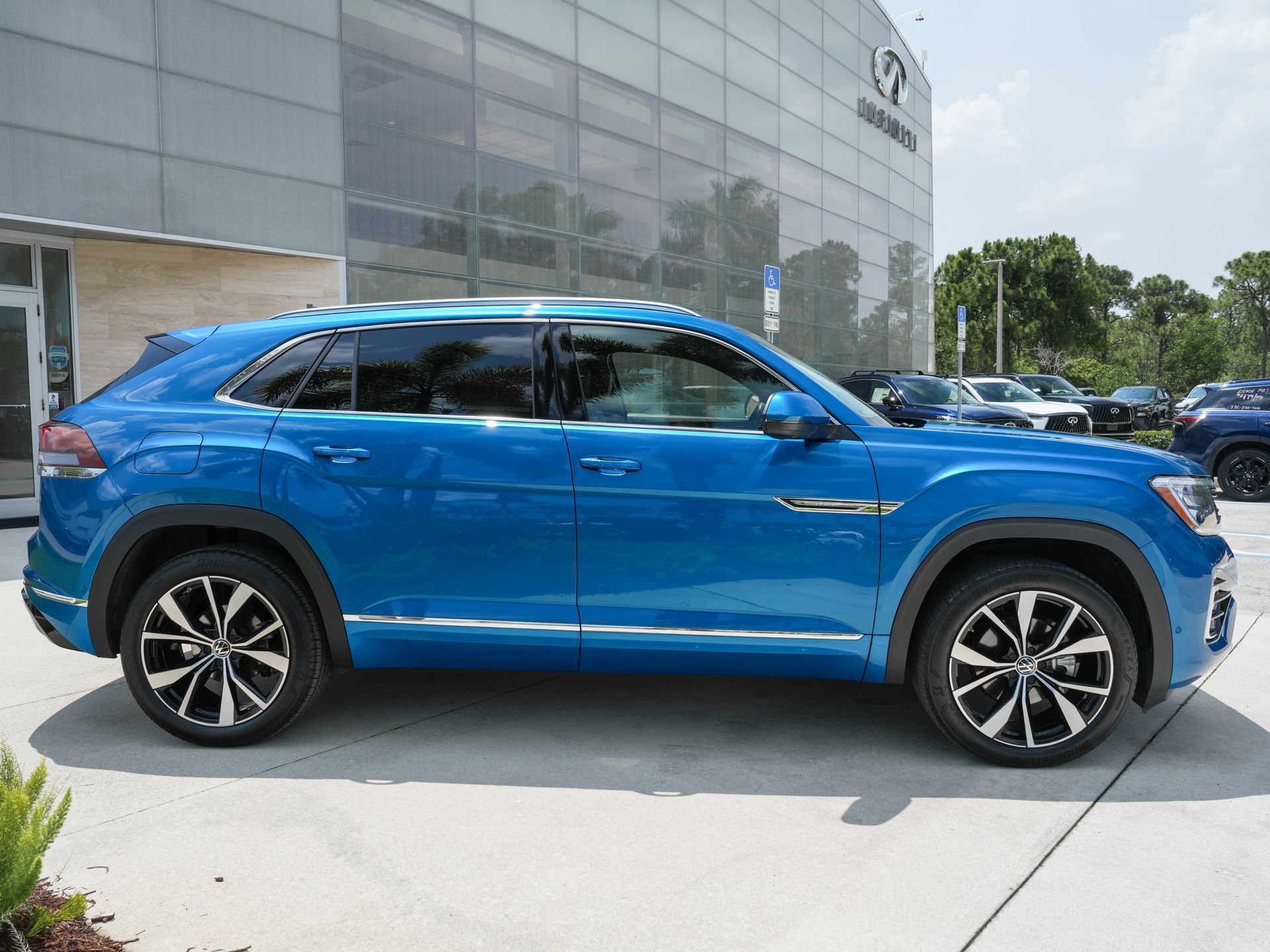Used 2025 Volkswagen Atlas Cross Sport SEL Premium R-Line AWD/4WD image 29