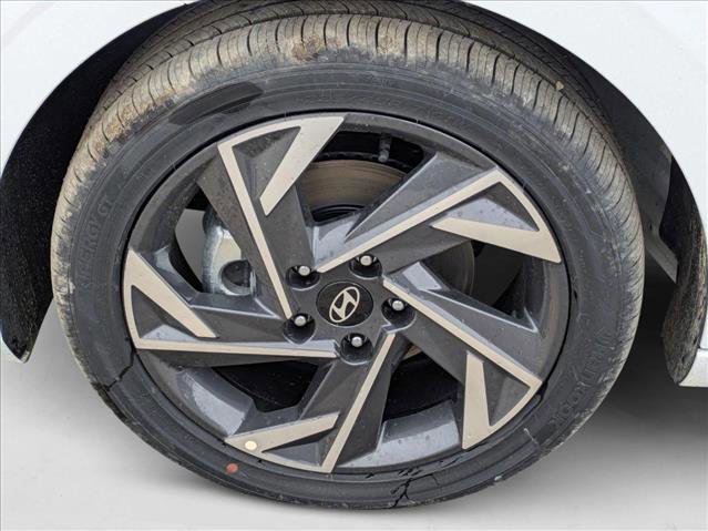 New 2025 Hyundai Elantra SEL image 9
