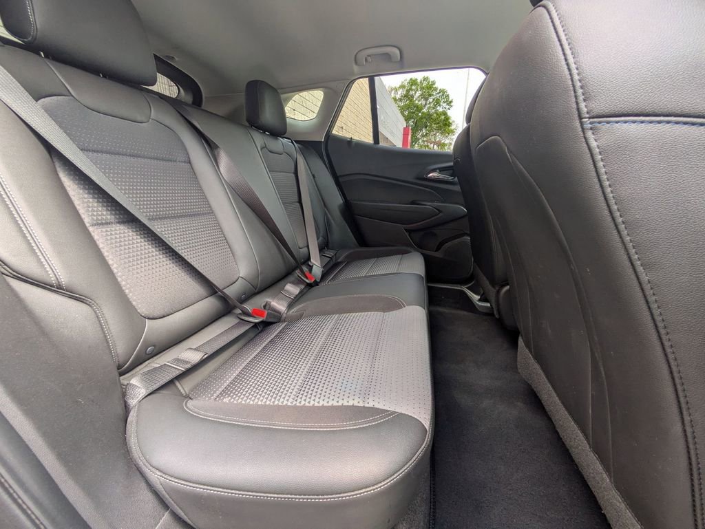 Used 2025 Chevrolet Trax LT w/ LT Convenience Package image 28