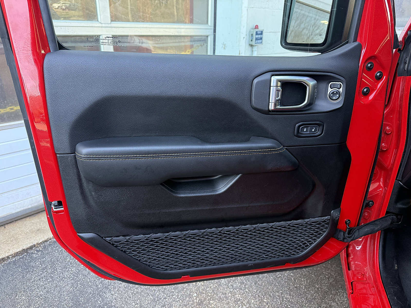 Used 2025 Jeep Wrangler Sahara w/ Safety Group image 7