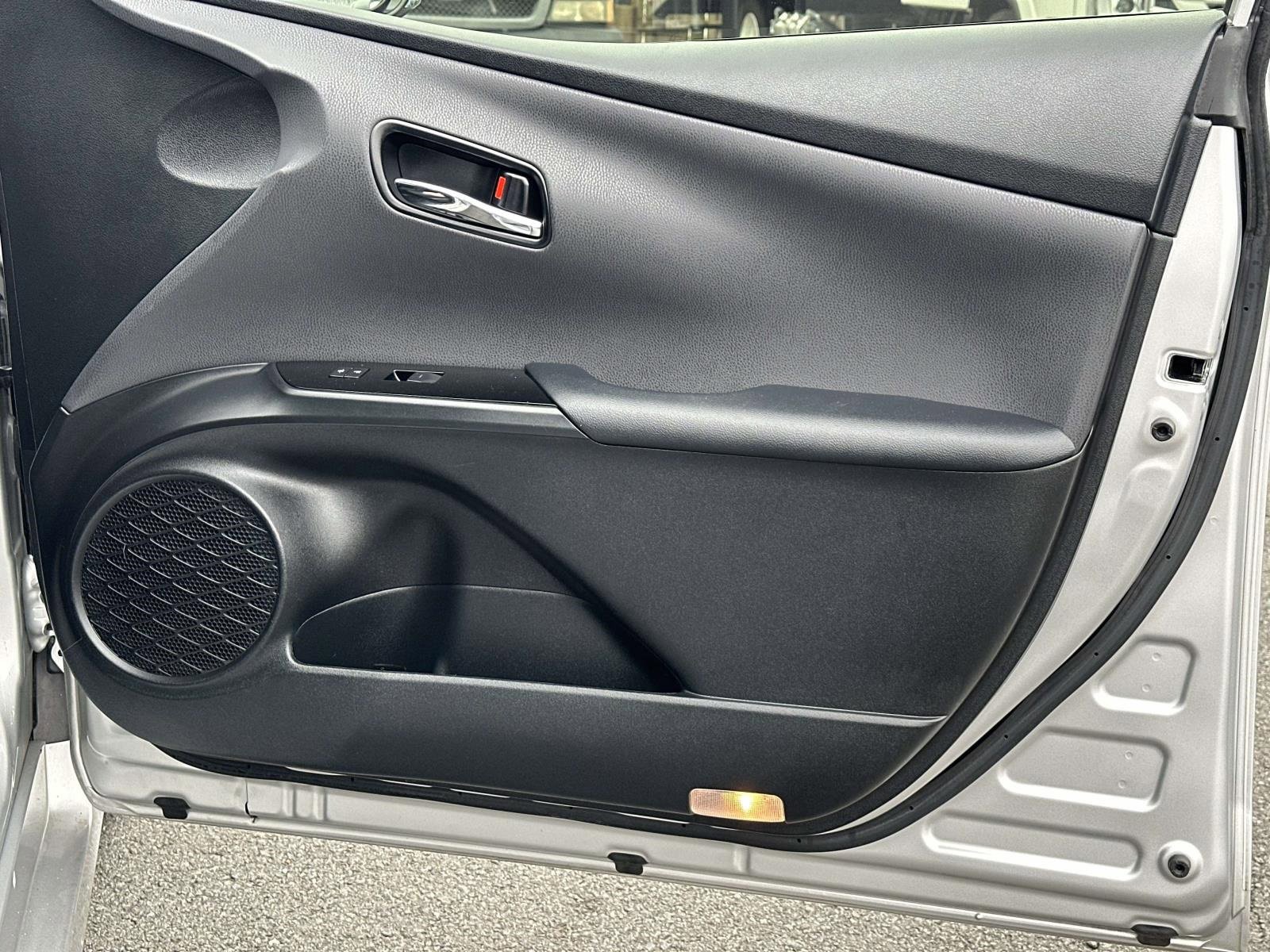 Used 2022 Toyota Prius LE image 26