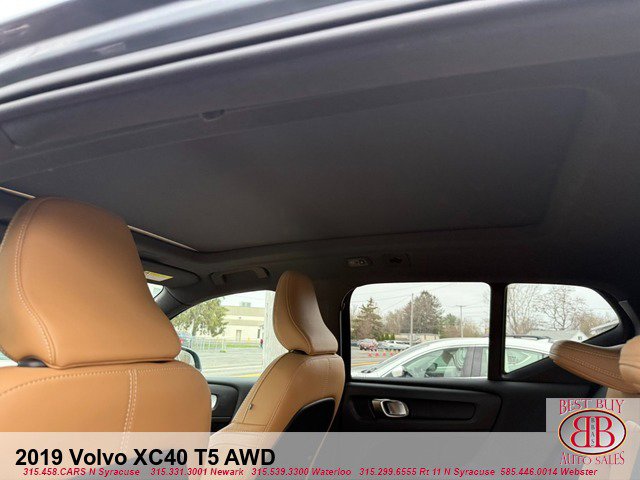 Used 2019 Volvo XC40 T5 Momentum image 12