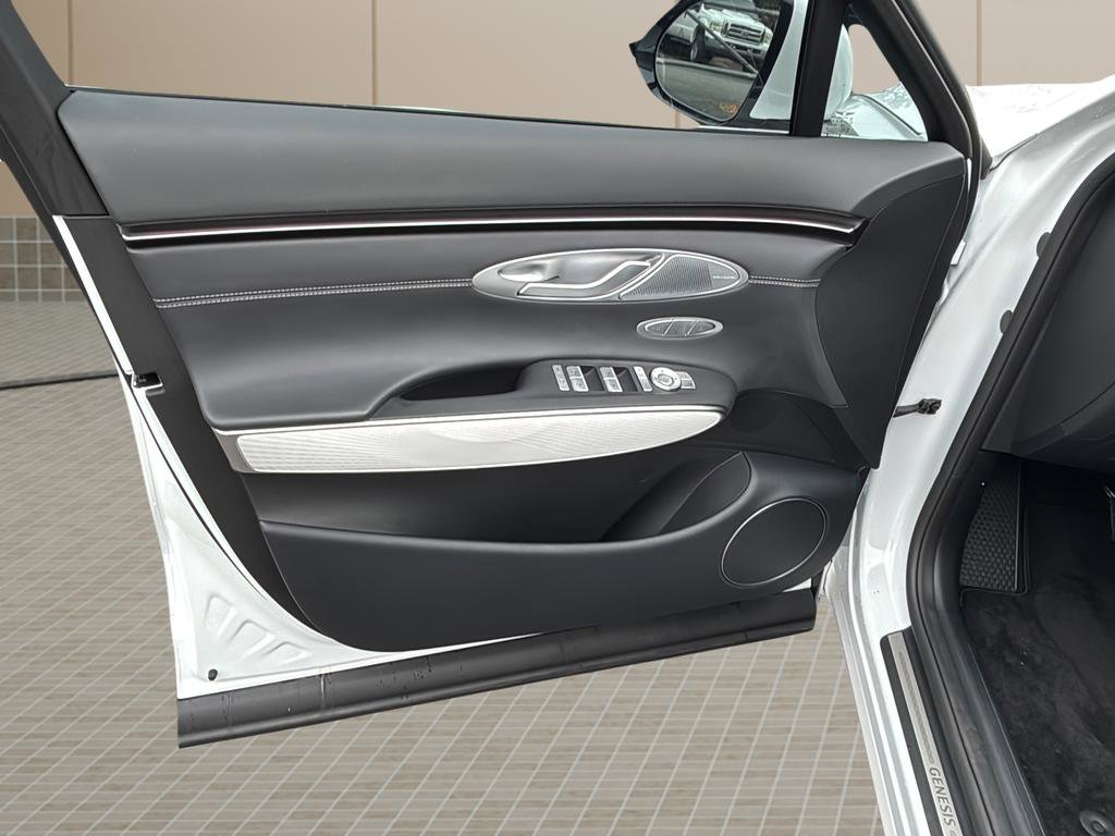 Certified 2026 Genesis GV70 2.5T Advanced image 37