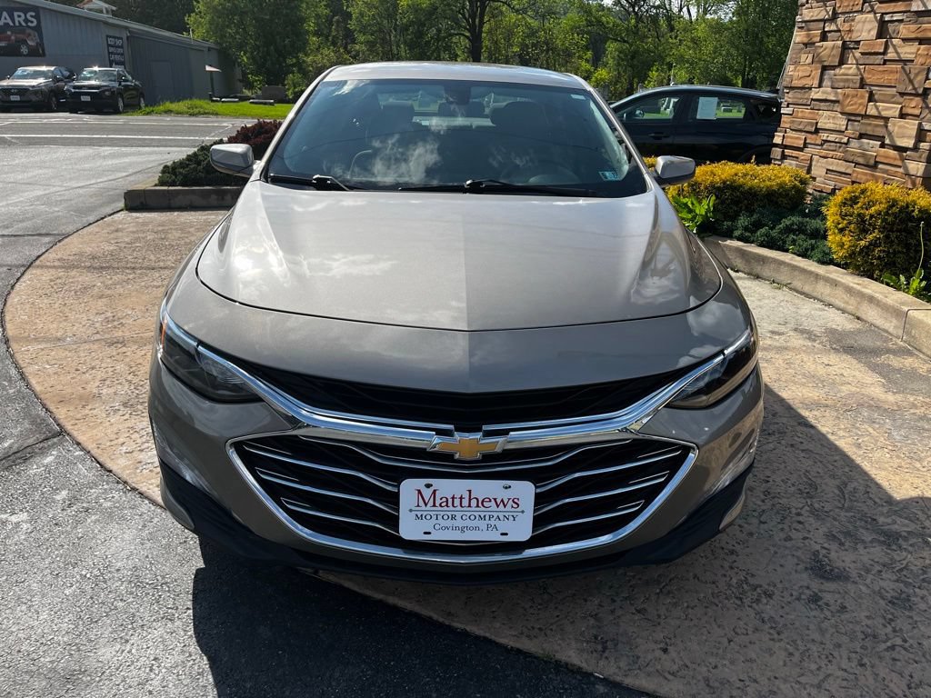 Used 2022 Chevrolet Malibu LT FWD image 2
