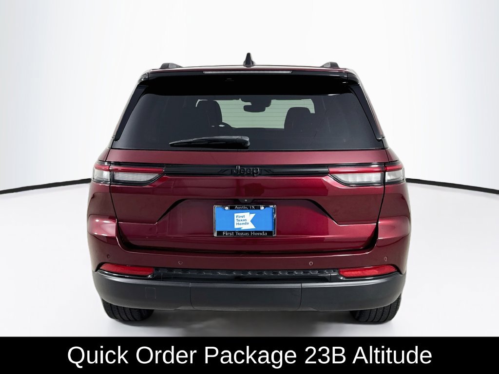 Used 2023 Jeep Grand Cherokee Altitude RWD image 7