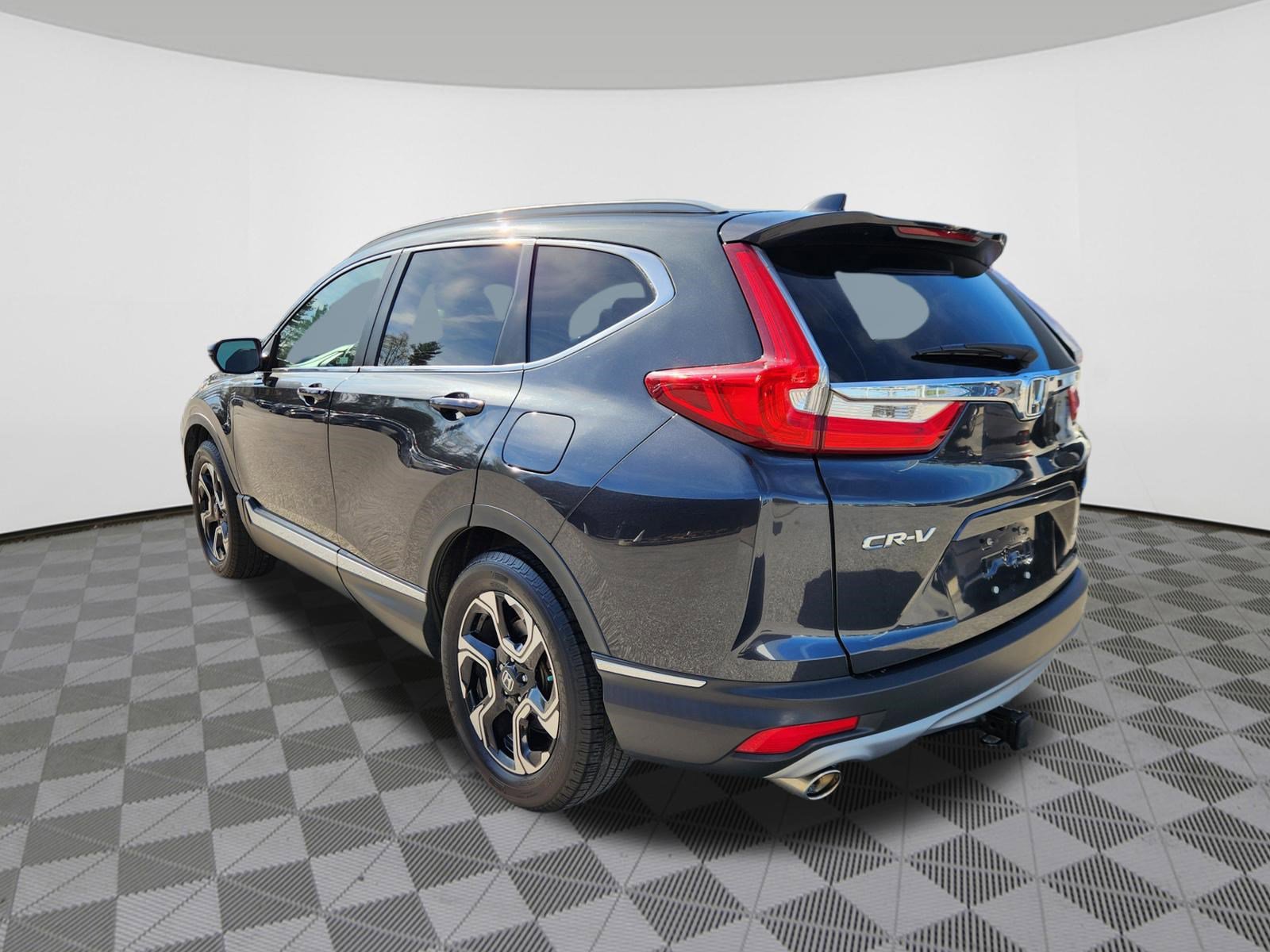 Used 2019 Honda CR-V Touring image 3