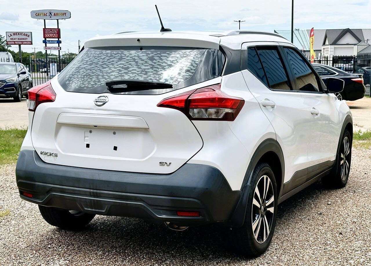 Used 2019 Nissan Kicks SV FWD image 13
