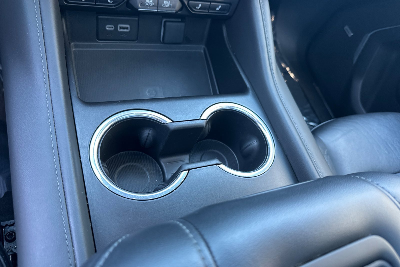 Used 2024 Chevrolet Suburban Z71 image 33