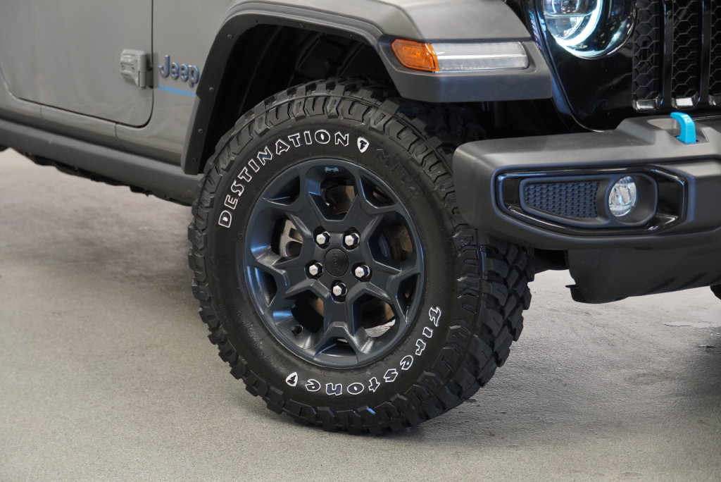 Used 2023 Jeep Wrangler Unlimited w/ Sun & Screen Package AWD/4WD image 9