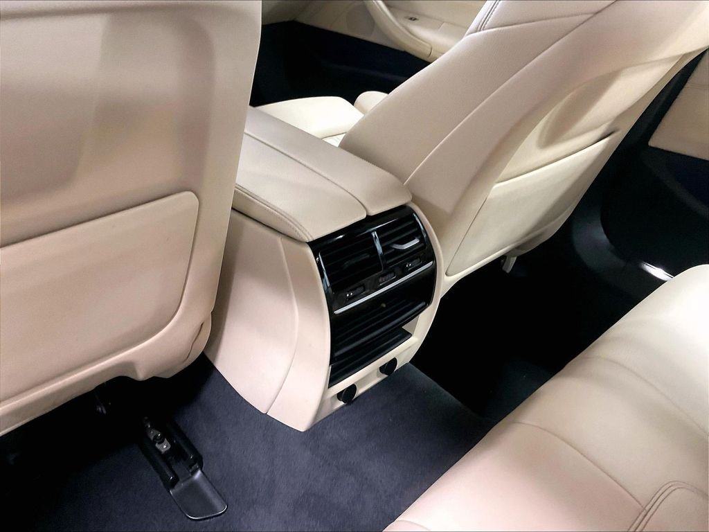 Used 2019 BMW 530e xDrive w/ Convenience Package AWD/4WD image 28