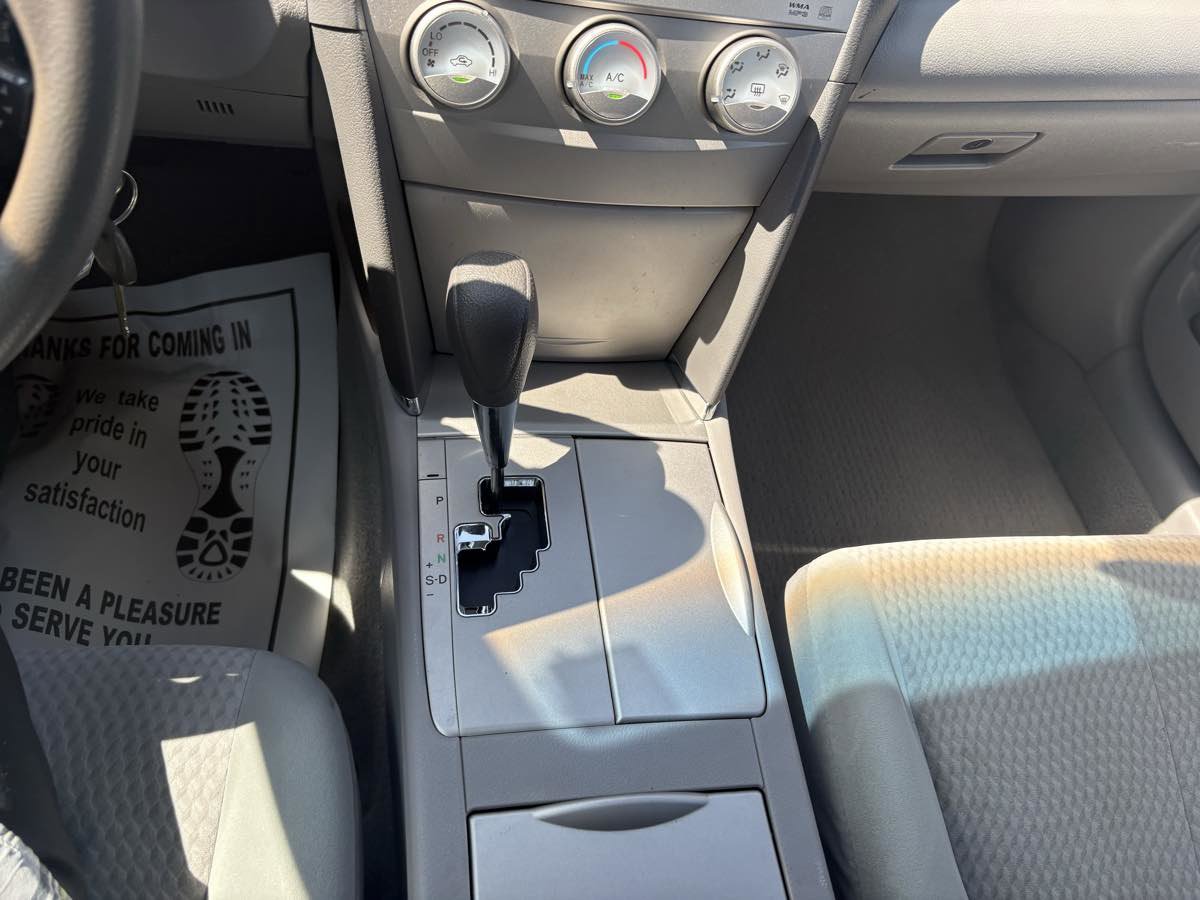 Used 2011 Toyota Camry LE image 21