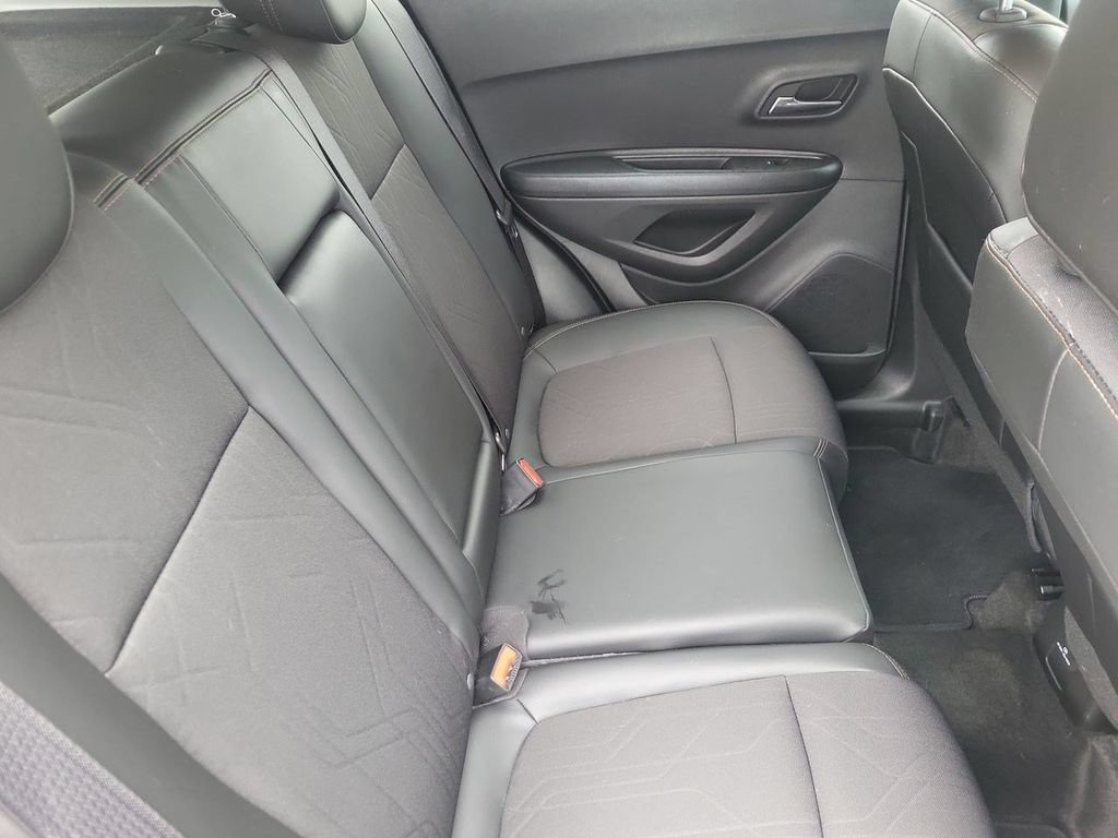 Used 2022 Chevrolet Trax LT w/ LT Convenience Package AWD/4WD image 32
