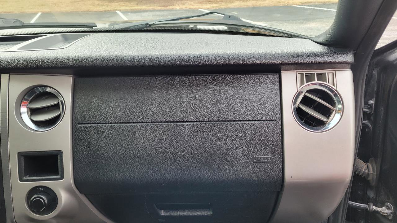 Used 2015 Ford Expedition EL XLT image 25
