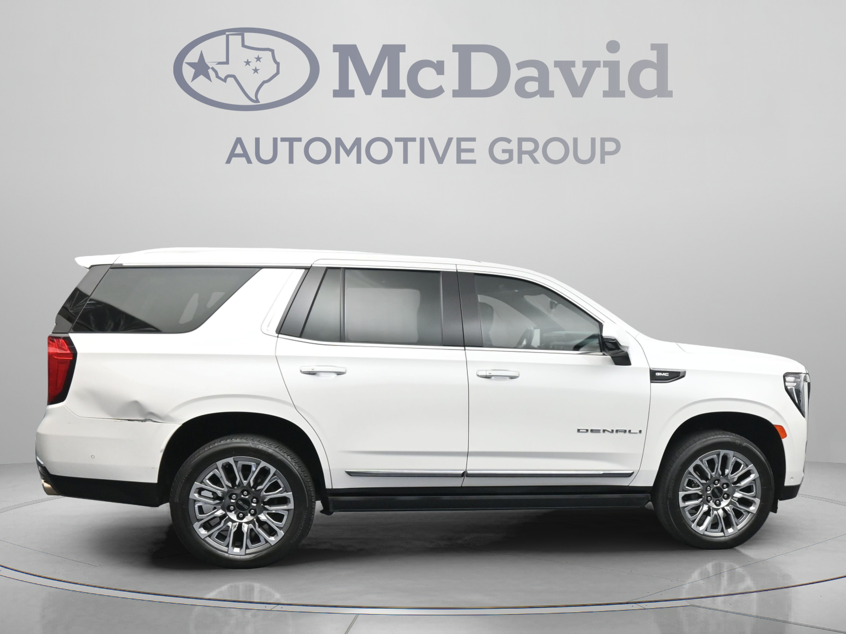Used 2024 GMC Yukon Denali Ultimate AWD/4WD image 9
