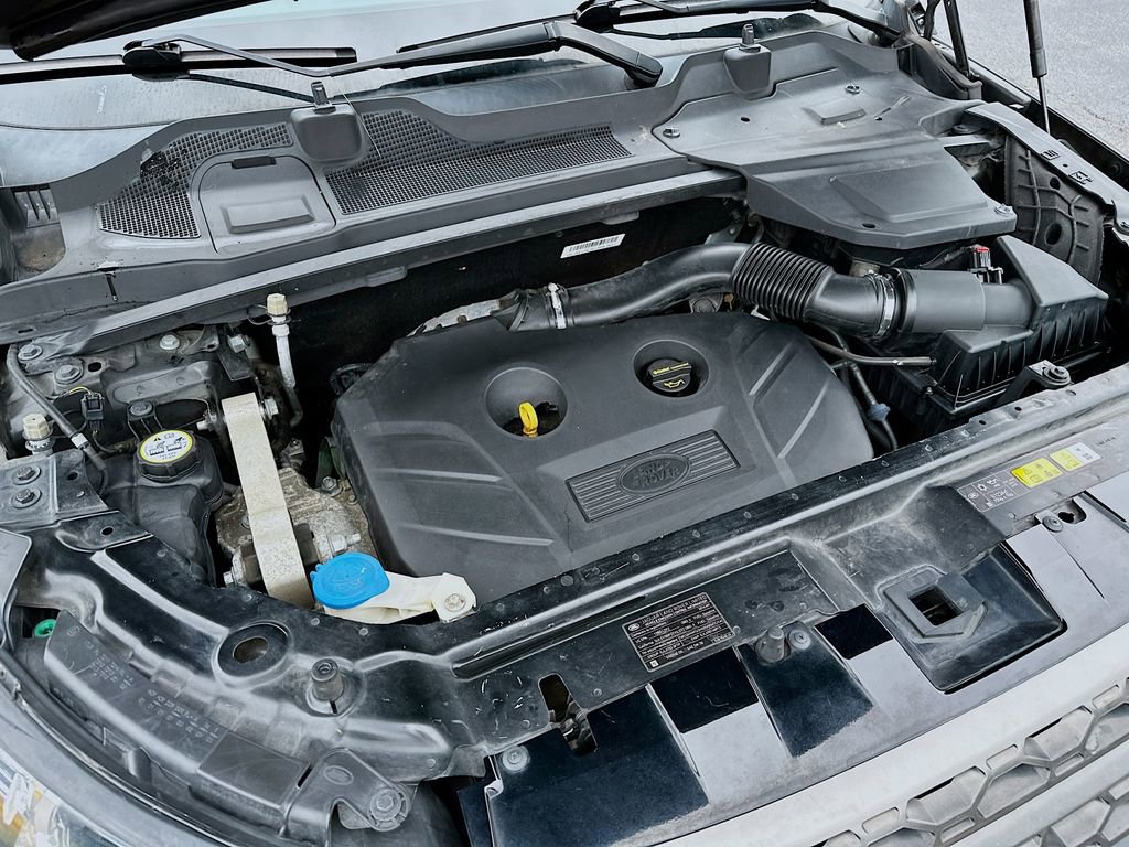 Used 2016 Land Rover Discovery Sport SE image 25