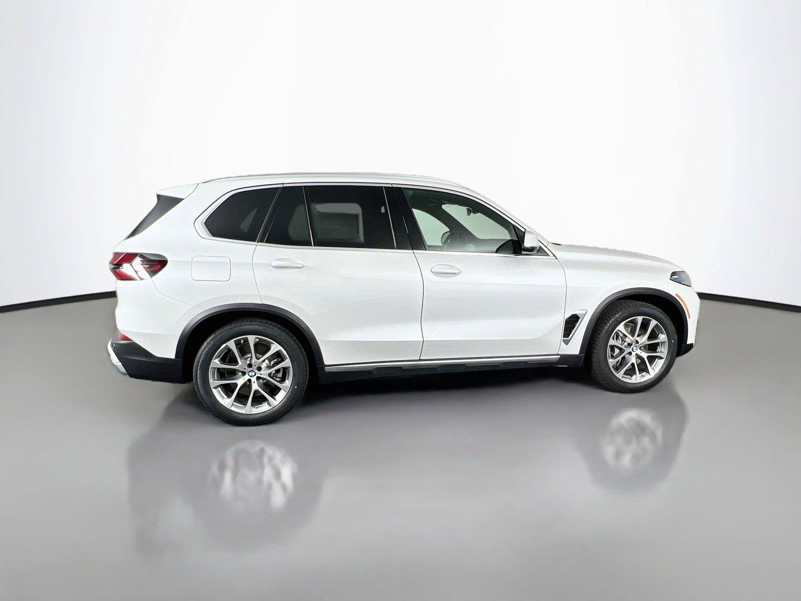 New 2026 BMW X5 xDrive50e w/ Climate Comfort Package AWD/4WD image 7