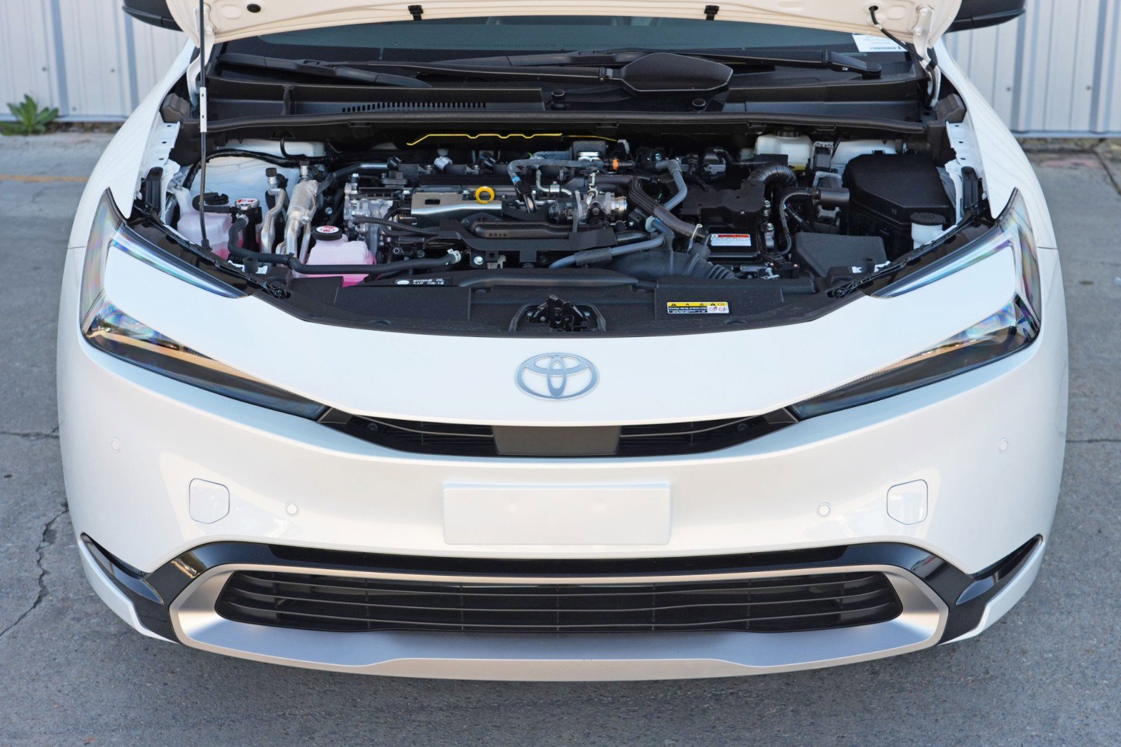 Used 2025 Toyota Prius Plug-In Hybrid XSE FWD image 7
