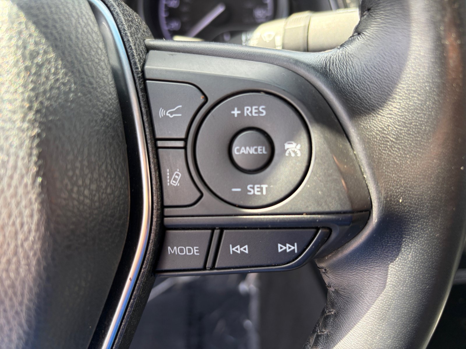 Used 2019 Toyota Camry SE w/ Audio Package FWD image 11