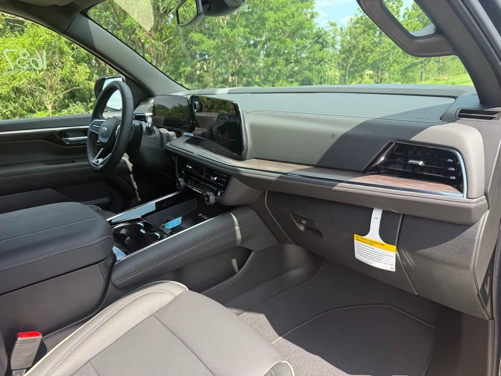 Used 2026 Chevrolet Tahoe Premier w/ Sun And Tow Package AWD/4WD image 24
