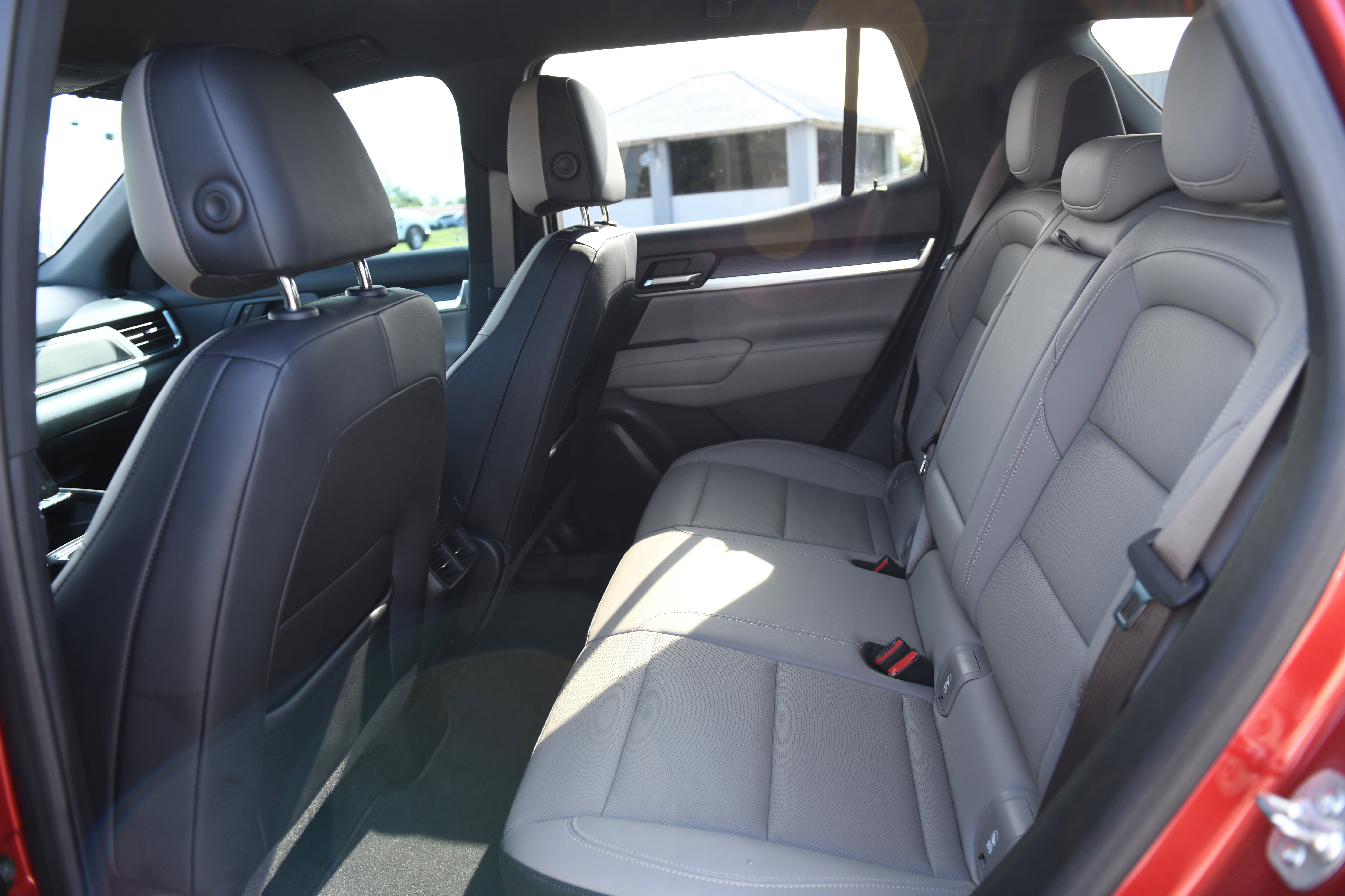 Used 2025 GMC Terrain Elevation w/ Elevation Premium Package AWD/4WD image 15