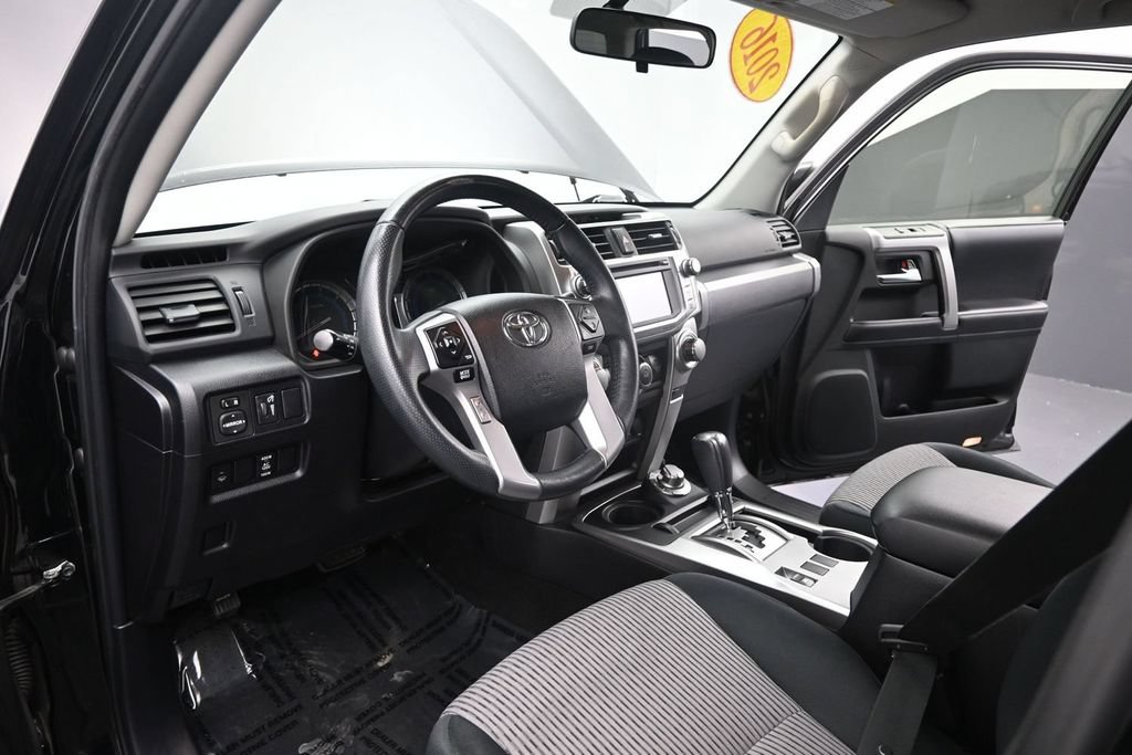 Used 2016 Toyota 4Runner SR5 AWD/4WD image 17