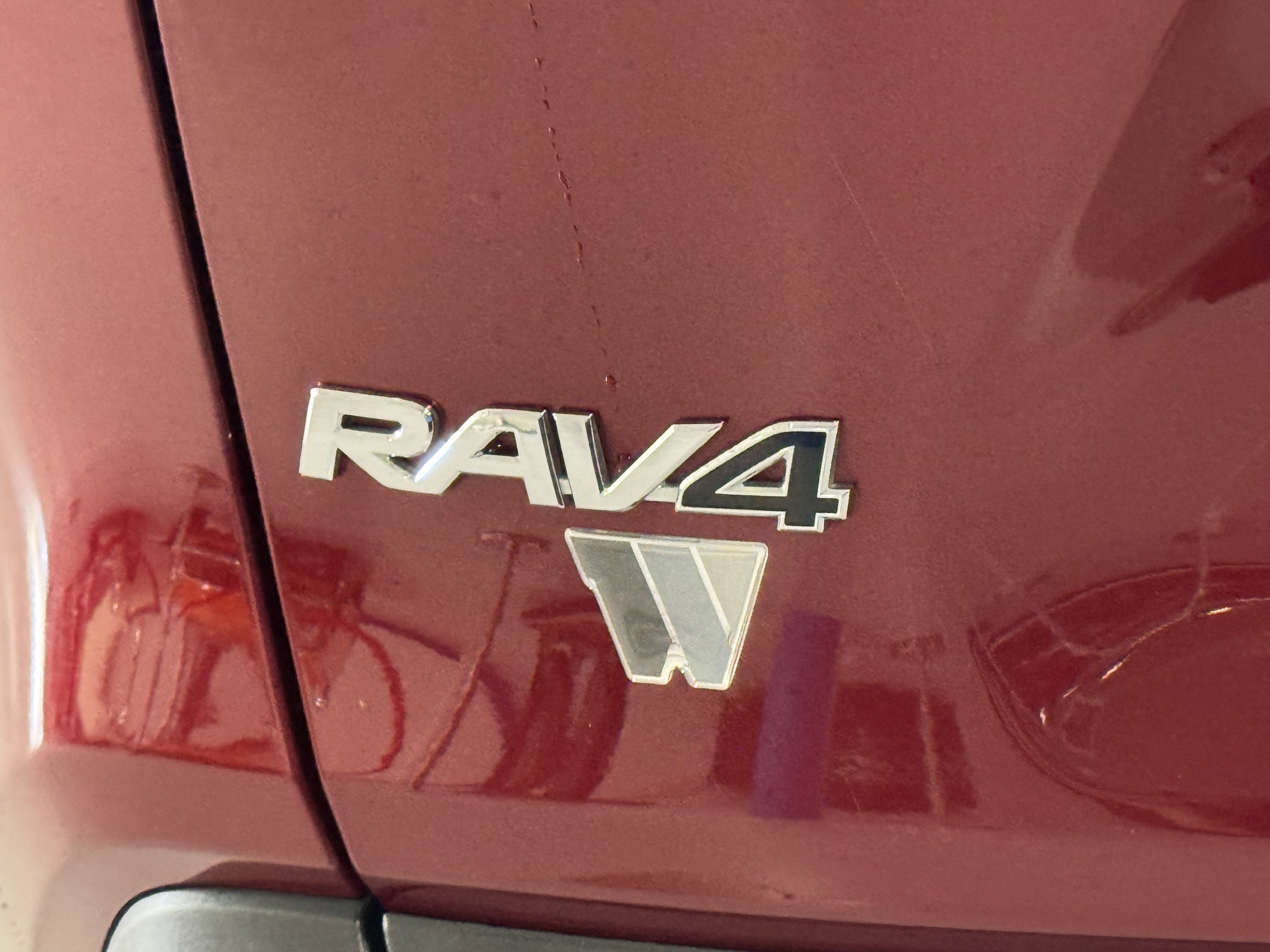 Used 2022 Toyota RAV4 LE image 39